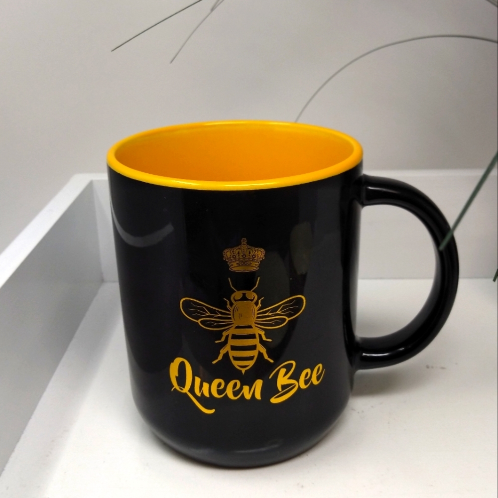 Queen Bee Mug 🐝 - Picture 3 of 8